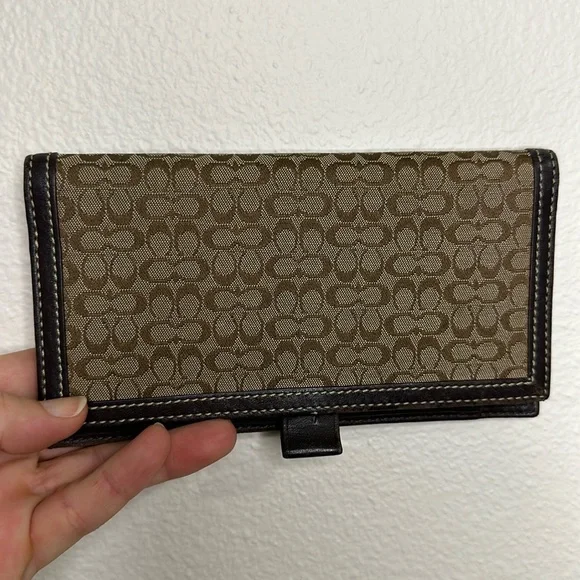 Coach checkbook wallet, great condition - Picture 1 of 4